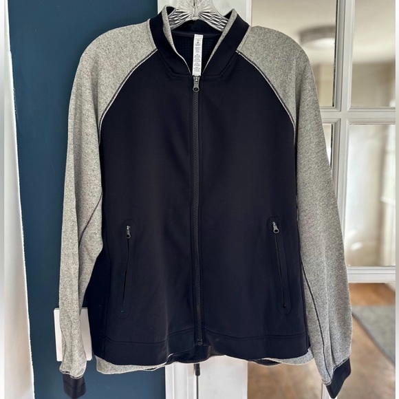 Lululemon Var-City Bomber Jacket | Black / Heathered Black | Size 10 - Picture 15 of 16